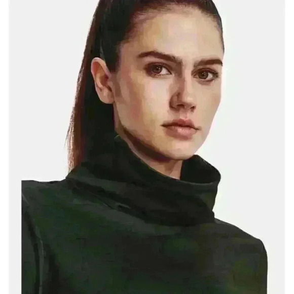 NEW! Under Armour Women's S UA Cold Weather Funnel Neck Top NWT $80 - Picture 6 of 6
